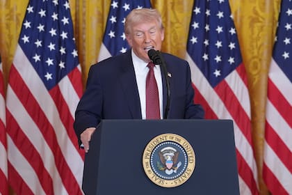 Trump habla durante un evento sobre energía a base de carbón en la Sala Este de la Casa Blanca