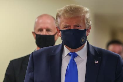Trump, en un centro médico militar en las afueras de Washington