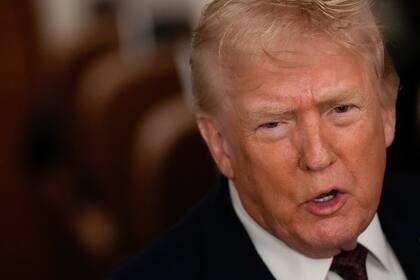 Trump impone aranceles del 25% a todos los socios comerciales de Irán para aumentar la presión sobre el régimen.