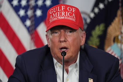 Trump interviene en una mesa redonda en el "Alligator Alcatraz", un nuevo centro de detención para migrantes