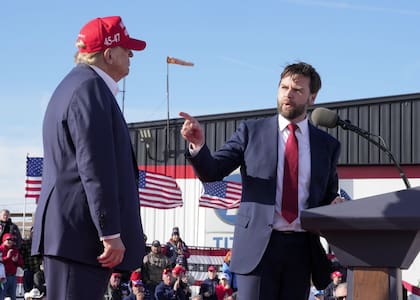 Trump junto a J.D. Vance durante un acto en Ohio