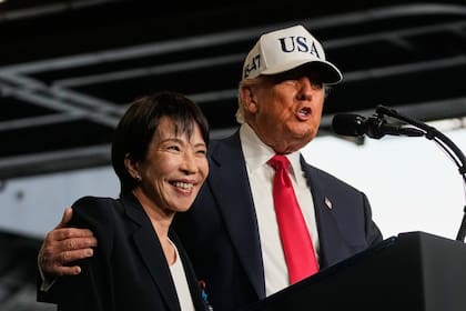 Trump junto a Takaichi a bordo del USS George Washington