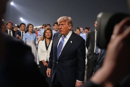 Trump llega a Pekín junto a una comitiva de empresarios estadounidenses, entre ellos, el dueño de Tesla y Space X, Elon Musk