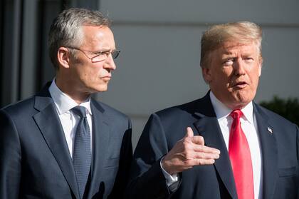 Trump llegó a la cumbre de la OTAN y dijo que Alemania es “prisionera” de Rusia