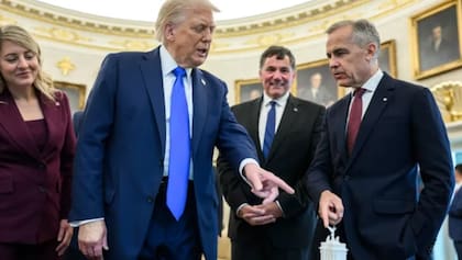 Trump muestra su prototipo de arco