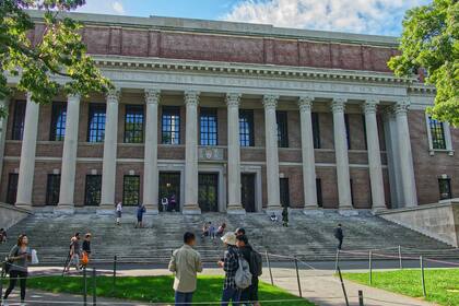 Trump ordenó previamente la suspensión de los procesamientos en los permisos migratorios destinados a esta institución