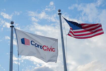 Trump promete la mayor deportación masiva en la historia de EE.UU., lo que impulsa el negocio carcelario