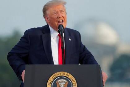 Trump tildó de "noticia falsa" el reportaje de The Atlantc.