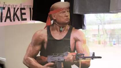 Trump vestido de Rambo es un hit en este negocio de Arizona.