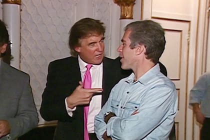 Trump y el magnate Epstein compartieron una fiesta con animadoras en 1992