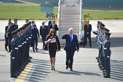 Trump y Melania, al llegar al aeropuerto