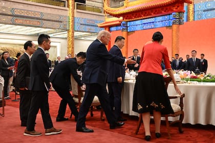 Trump y Xi Jinping toman asiento para el banquete de Estado en el Gran Palacio del Pueblo, en Pekín, el 14 de mayo de 2026