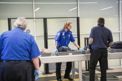 TSA podría multar a los pasajeros que lleven equipaje prohibido