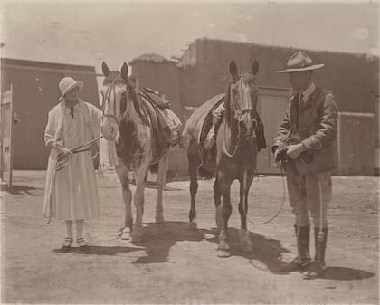Tschiffely fue muy bien recibido en las ciudades que visitó. Ocurrió lo mismo en Buenos Aires donde se vinculó con la élite porteña.