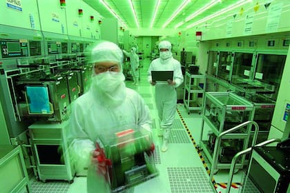 TSMC, el mayor fabricante de chips del mundo, tiene dos plantas en Arizona y está construyendo una tercera, financiada por el gobierno de EE.UU.