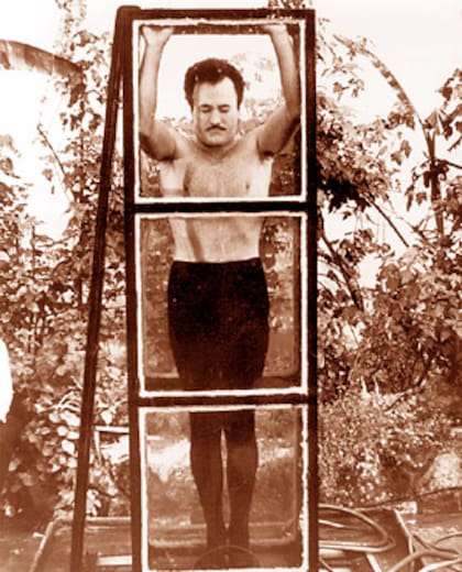 Tu Sam, en una de las pruebas en las que emulaba a Houdini