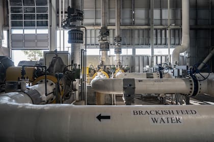 Tuberías de agua de la planta desalinizadora de Carlsbad, en la ciudad del mismo nombre, en California