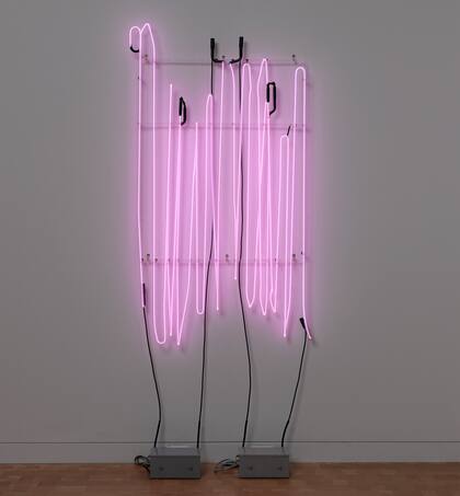 Tubos de neón: Last Name Exaggerated Fourteen Times Vertically (1967), de Bruce Nauman, prestada por el Glenstone Museum, Potomac, Maryland