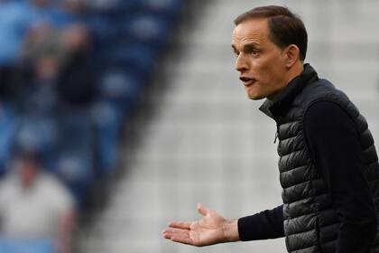Tuchel habla con sus dirigidos durante la final contra Manchester City; hora cumbre para el entrenador alemán que pasó por Mainz y Paris Saint-Germain.