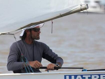 Tulia arriba de un barco, una pasión que se transformó en su profesión: ser entrenador