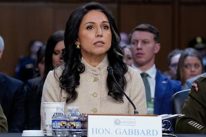 Tulsi Gabbard, ante una comisión del Senado.