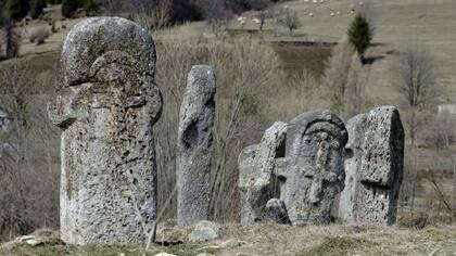 Tumbas medievales de Stecci (Bosnia y Herzegovina Croacia Montenegro Serbia)