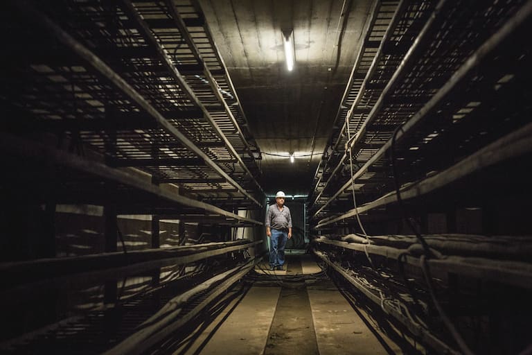 El túnel subfluvial Raúl Uranga-Carlos Sylvestre Begnis, que une Santa Fe y Paraná, opera actualmente con normalidad. Tiene una longitud de casi tres kilómetros y una profundidad de hasta 32 metros bajo el nivel del río.