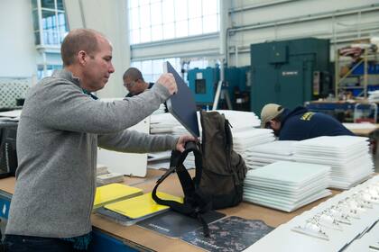 Tunis prueba una placa antibalas para mochilas