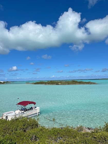 Turcas y Caicos sigue siendo un destino apartado, limpio y virgen, gracias a su combinación de arena blanca y aguas turquesas tranquilas