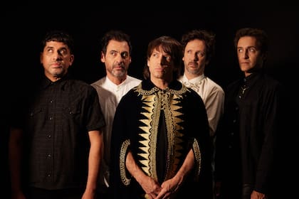 Turf y la misma formación desde los 90, cuando irrumpieron en la escena