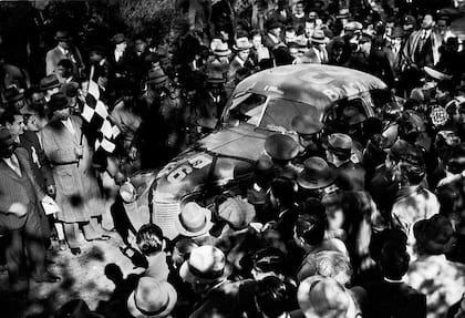 Turismo Carretera. Fangio y Chevrolet, los Gálvez y Ford; una rivalidad deportiva que dividió al público