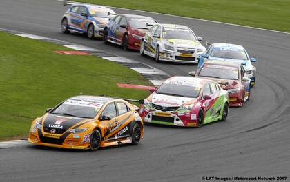 Turismo, De las calles a las pistas