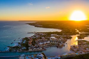 La isla que cautiva con sus playas paradisíacas y tesoros históricos