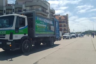 Una turista intentó esquivar un pozo, pero murió aplastada por un camión de basura
