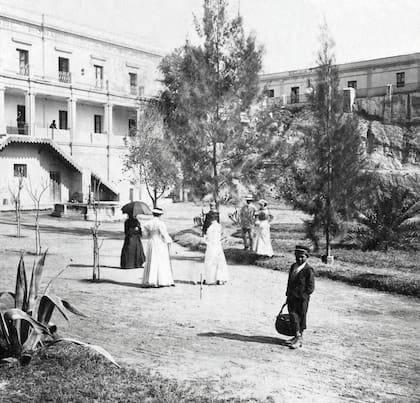 Turistas en el hotel termal de Rosario de la Frontera.