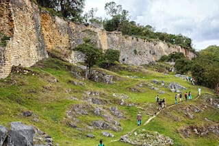 Una espectacular fortaleza de mil años entre las nubes