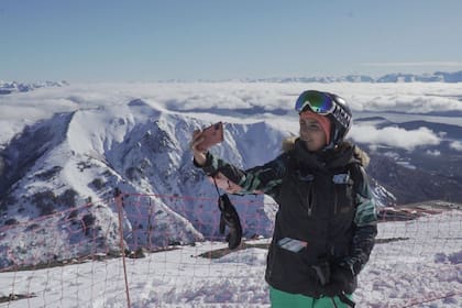 Turistas y locales aprovecharon el día de sol para esquiar