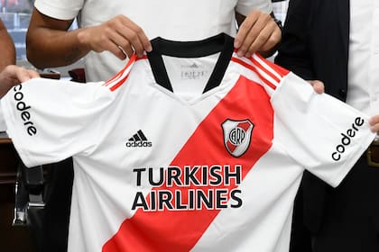 Turkish Airlines abandonará el pecho de la casaca Millonaria, y Codere ocupará su lugar, luego de figurar en las mangas