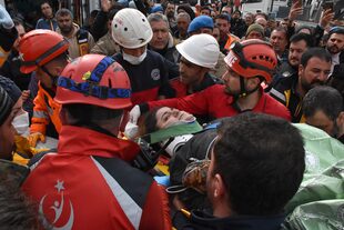 Seyma Deliktas fue rescatada bajo los escombros después de que un terremoto de magnitud 5,6 azotara Malatya