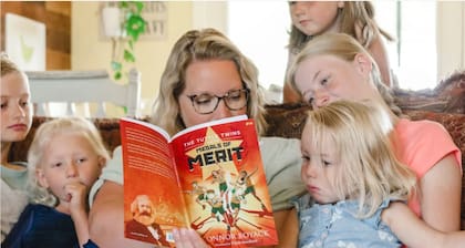 Tuttle Twins promociona sus libros, de fuerte contenido ideológico, como destinado a niños pequeños