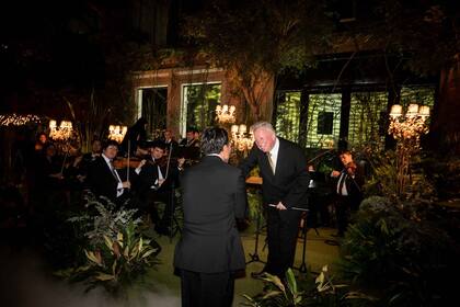 "Tuve el honor de contar con la música de la Filarmónica de Asunción (OSCA) dirigida por el prestigioso maestro Luis Szaran", revela Saiach.