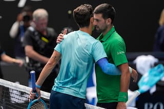 "Tuve suerte": Djokovic se salva en Australia por lesión de Musetti. Se cita con Sinner en semis