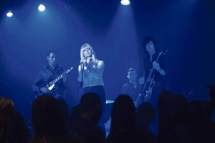 Twin Peaks. La música de Angelo Badalamenti para la primera temporada de 1989 llegó a ser disco de oro y, en la nueva temporada David Lynch apela a bandas como NIN o Chromatics para cerrar capítulos.