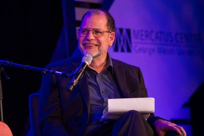 Tyler Cowen: "Creo que en los últimos cinco años tuvieron chances de superar la mala situación económica y no lo supieron ejecutar bien"