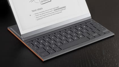 Type Folio es el teclado para la tableta ReMarkable 2, que tiene una pantalla táctil  de tinta electrónica de 10 pulgadas