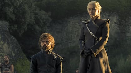 Tyrion Lannister intenta convencer a Daenerys Targaryen de soluciones más diplomáticas