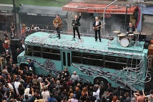 U2 sorprendió a todos en la Ciudad de México con una actuación callejera