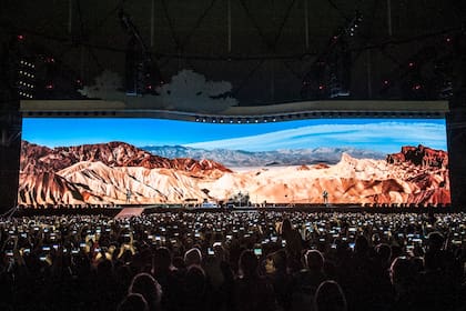 U2 viaja en la gira aniversario The Joshua Tree con una pantalla de alta resolución de 60 metros