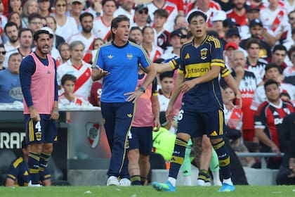 Ubeda se afianza en el banco de Boca: un partido con la máxima temperatura