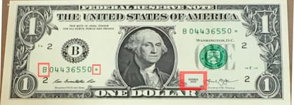 Ubicación del sufijo del número de serie B, la "estrella" y el indicador "Serie 2013"